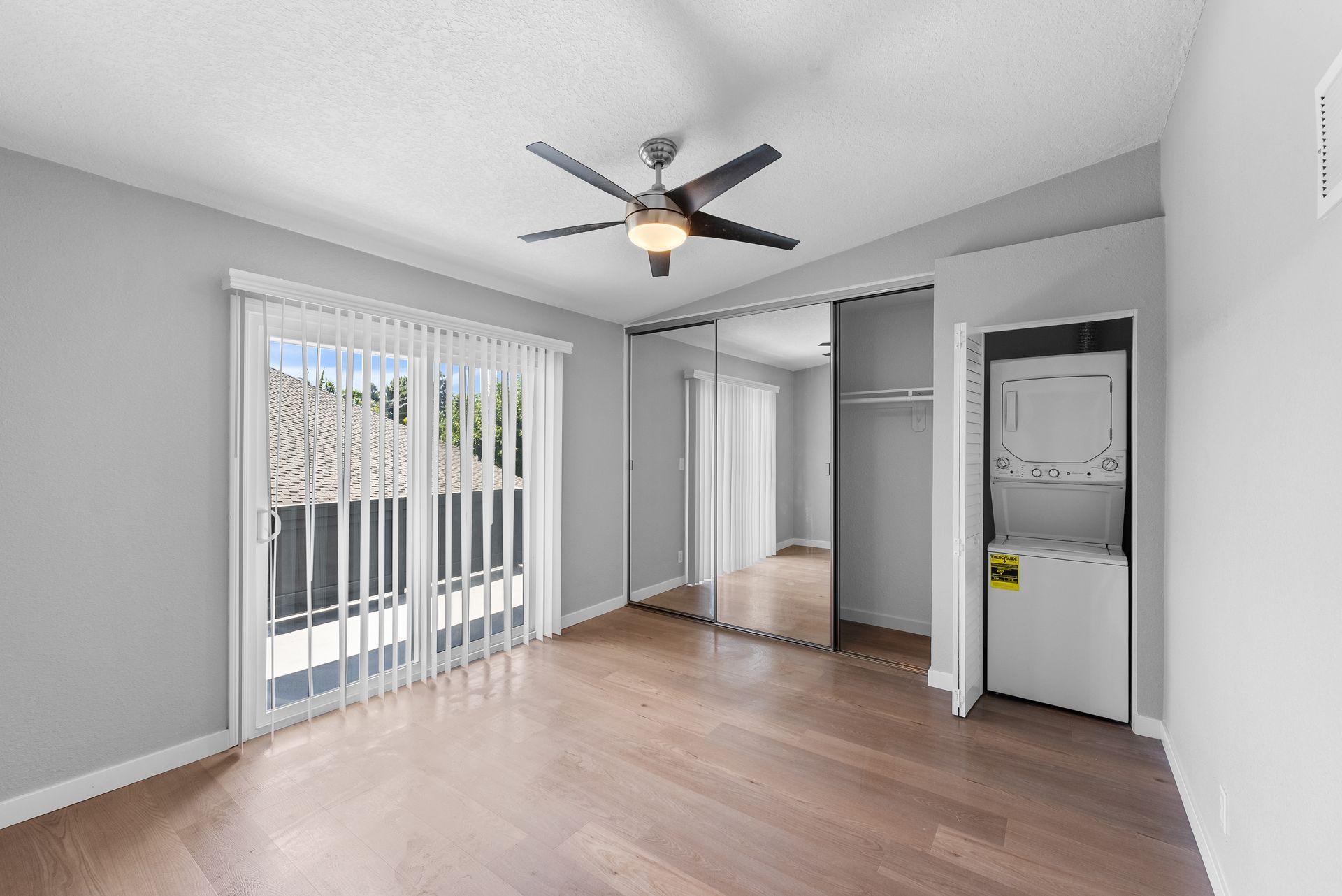 Sliding Photo Gallery Displaying Apartment Features