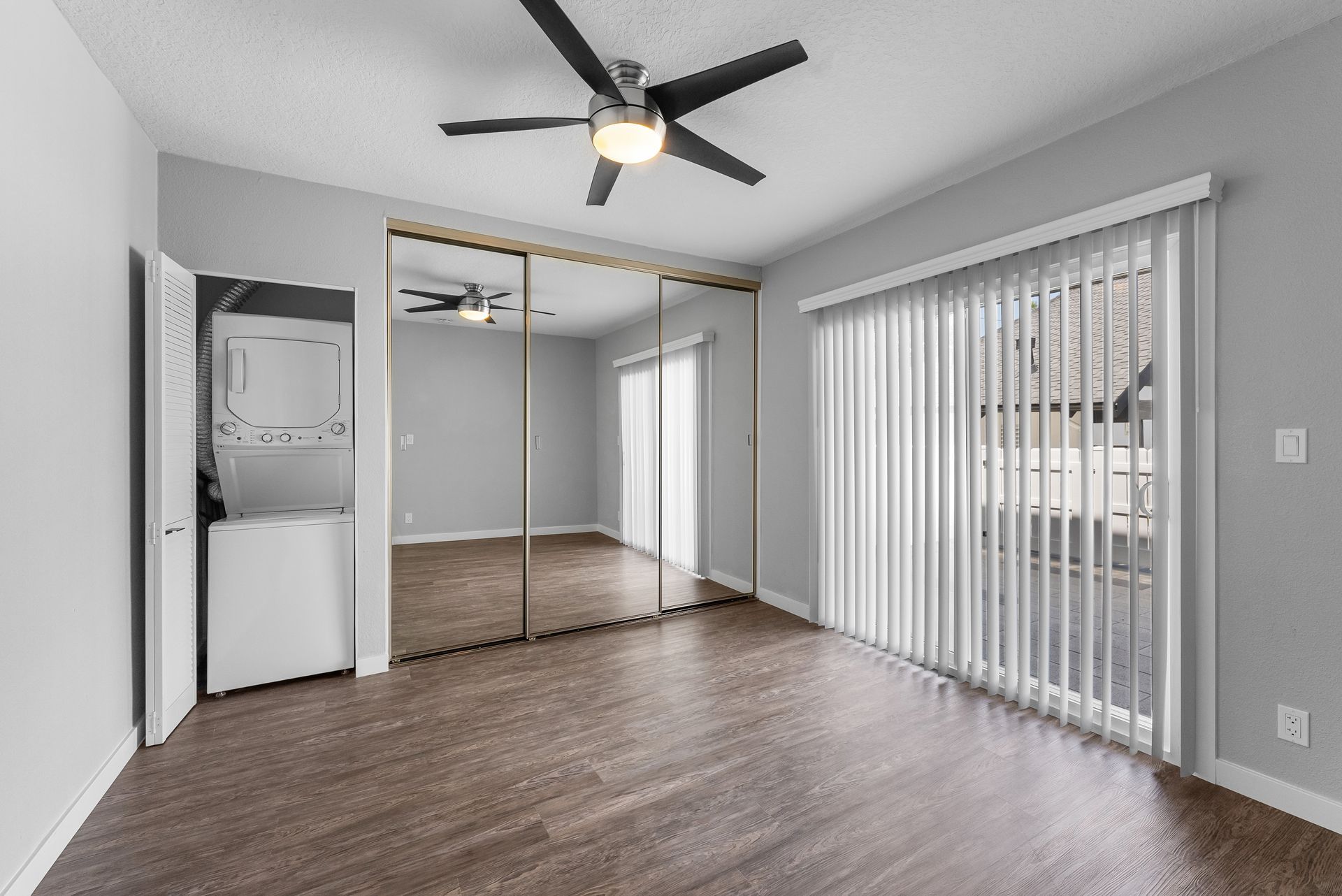 Sliding Photo Gallery Displaying Apartment Features