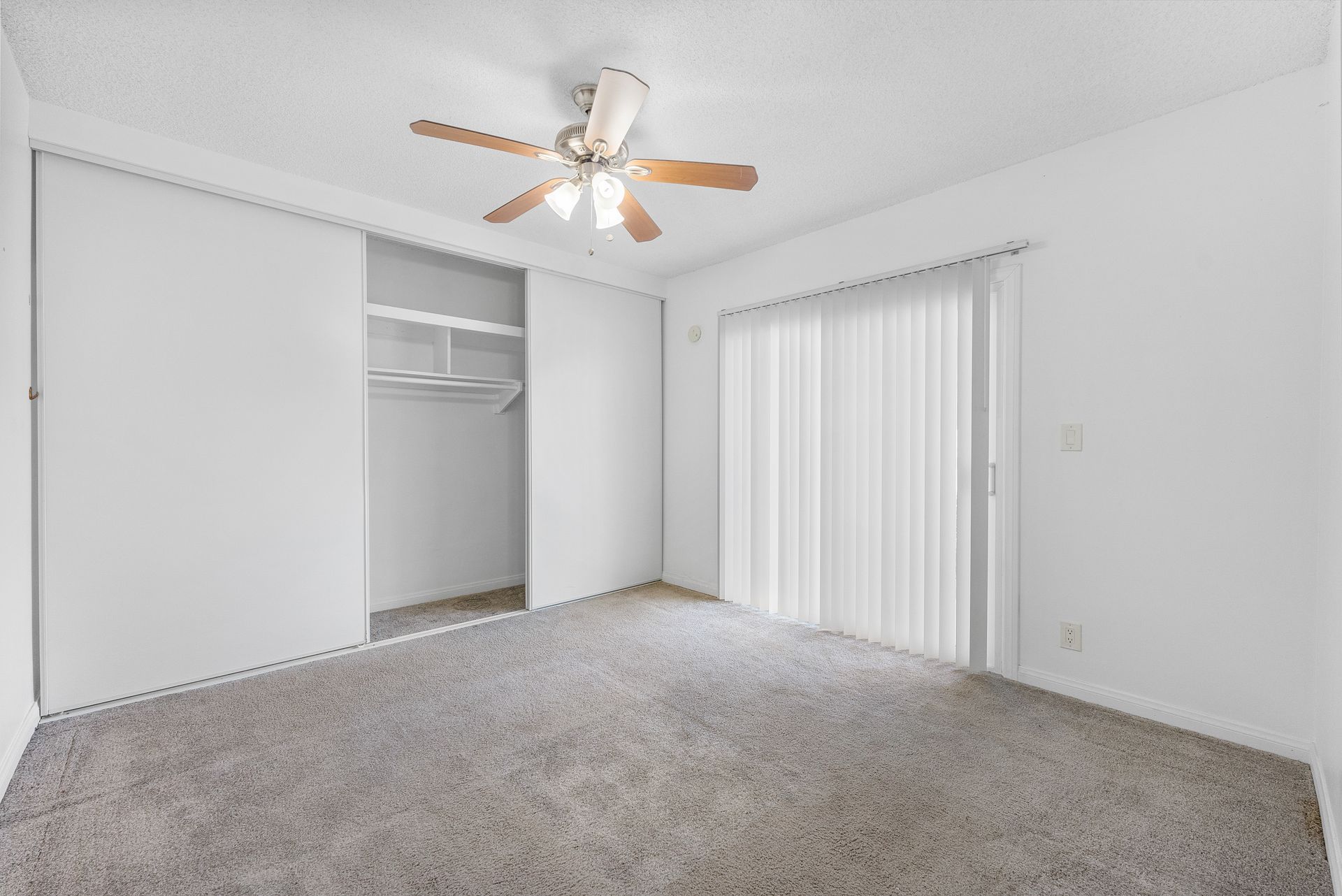 Sliding Photo Gallery Displaying Apartment Features