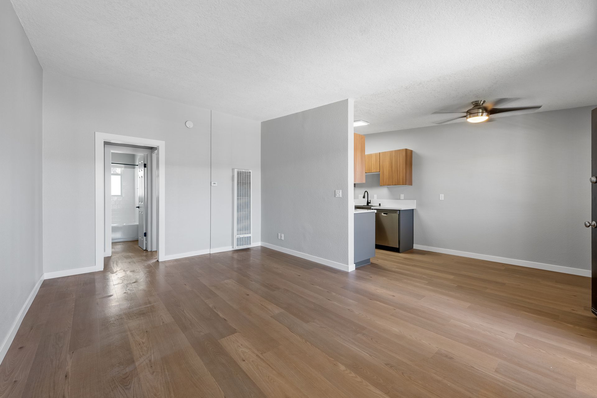 Sliding Photo Gallery Displaying Apartment Features