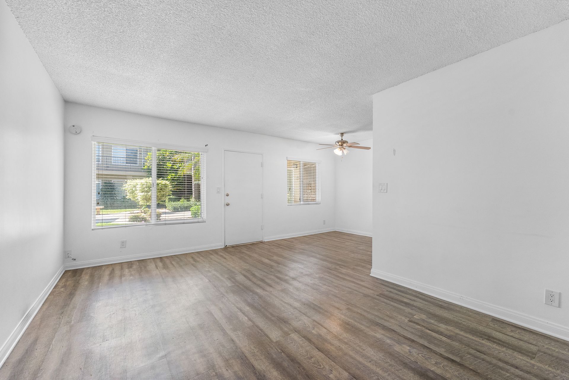 Sliding Photo Gallery Displaying Apartment Features