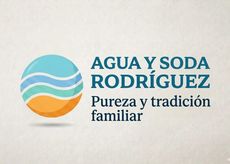 Logo de Agua y Soda Rodríguez con círculo azul y naranja; texto “Pureza y tradición familiar”.