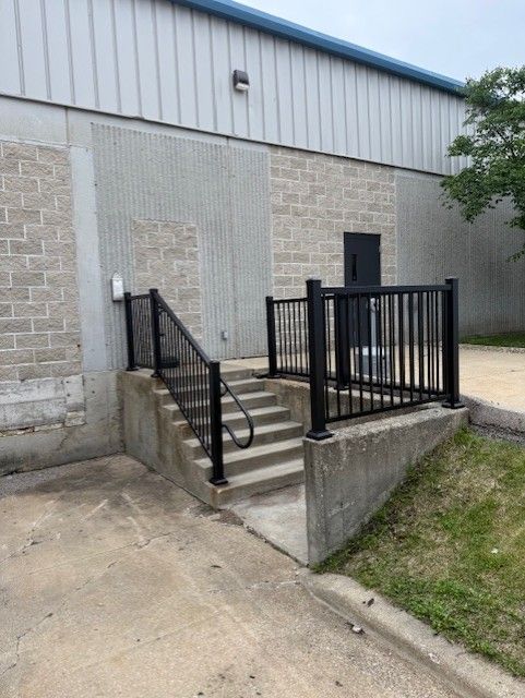 Aluminum Ultralox Railing W/ADA Loop Mid Rail In Hiawatha, IA