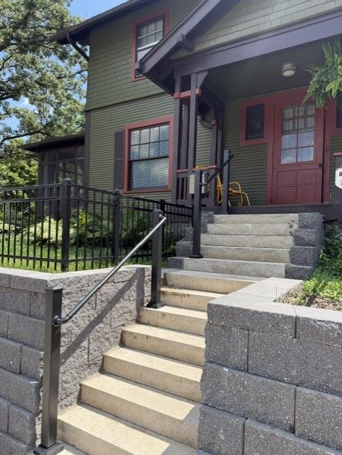 Ultralox Railings With Posts & Mid Grip In Des Moines, IA
