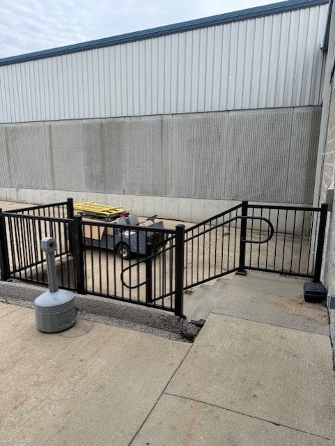 Aluminum Ultralox Railing W/ADA Loop Mid Rail In Hiawatha, IA
