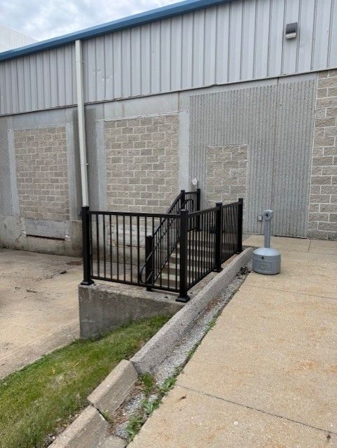 Aluminum Ultralox Railing W/ADA Loop Mid Rail In Hiawatha, IA