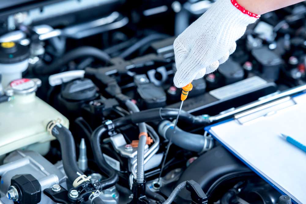 Mechanic Checking Oil Level — Mechanic In Marulan, NSW
