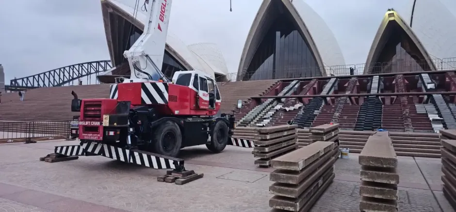 Biglift Cranes crane prepared for site work near the Sydney Opera House