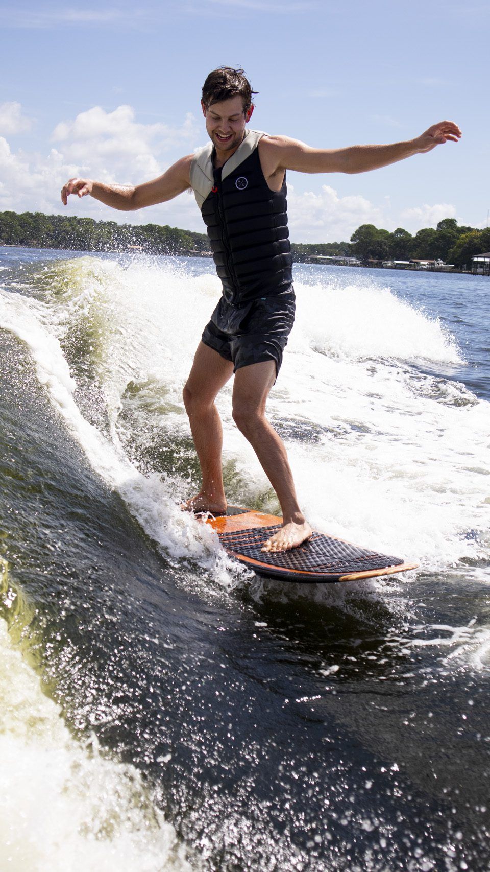 A guy balancing doing some wakesurf