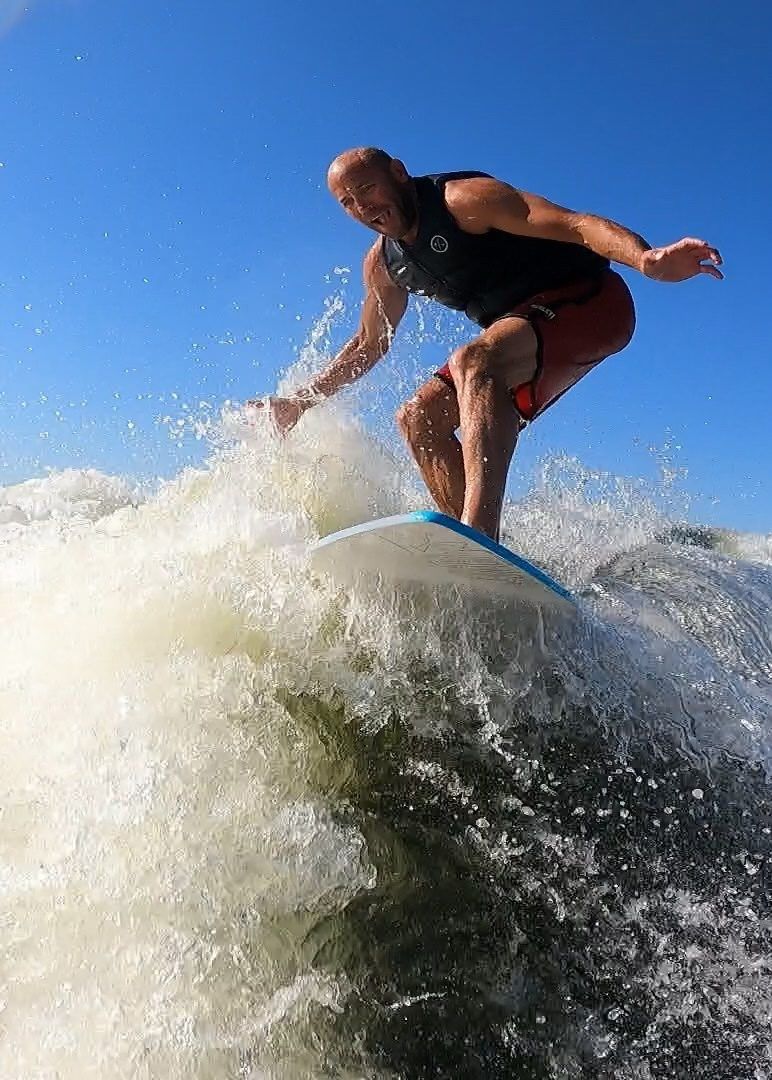 Near view of a guy doing wakesurf