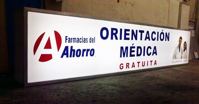 Un cartel que dice orientación médica.