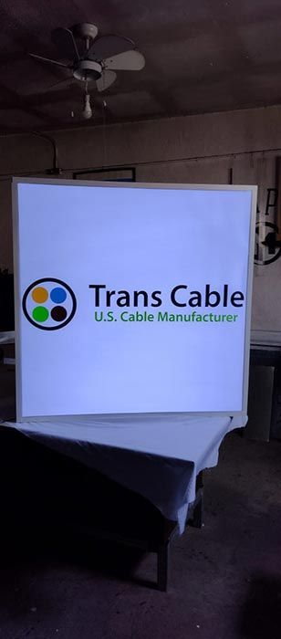 Un cartel que dice trans cable us cable manufacturer