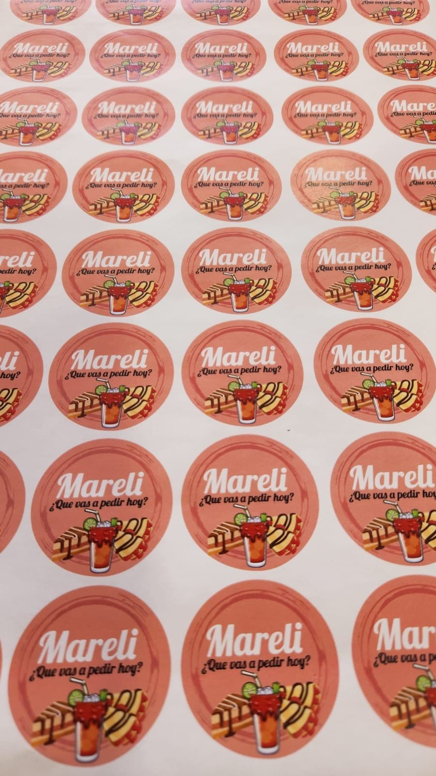 Un montón de pegatinas con la palabra marelli en ellas.