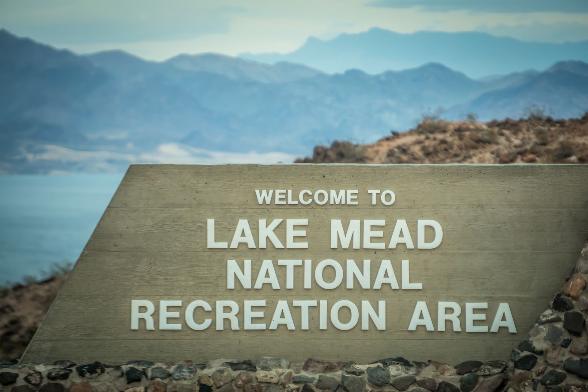 A sign that says welcome to lake mead national recreation area