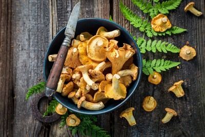 mushrooms in serving dish