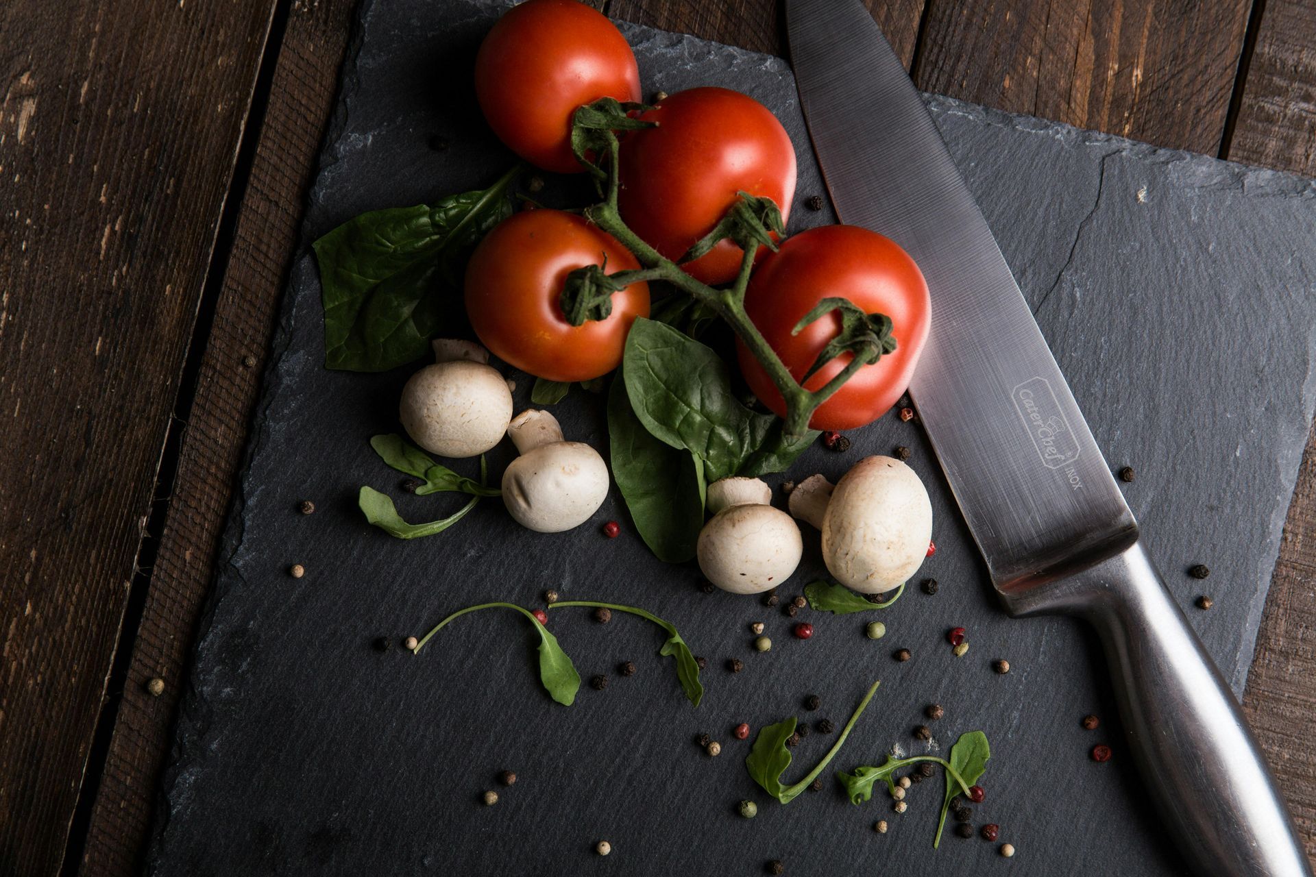 Tomatoes and mushrooms n cutting board