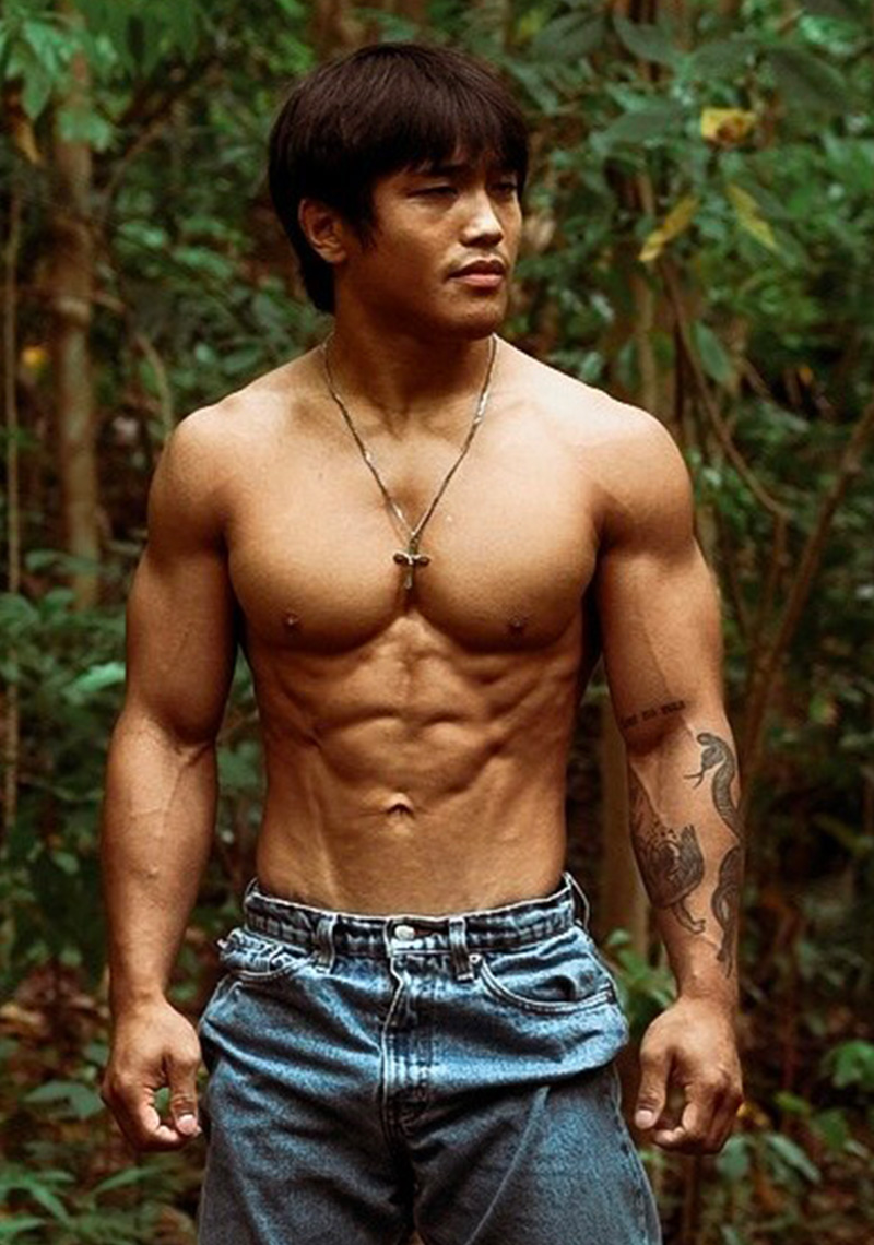 Manni kumar s is holding a rope in a gym.