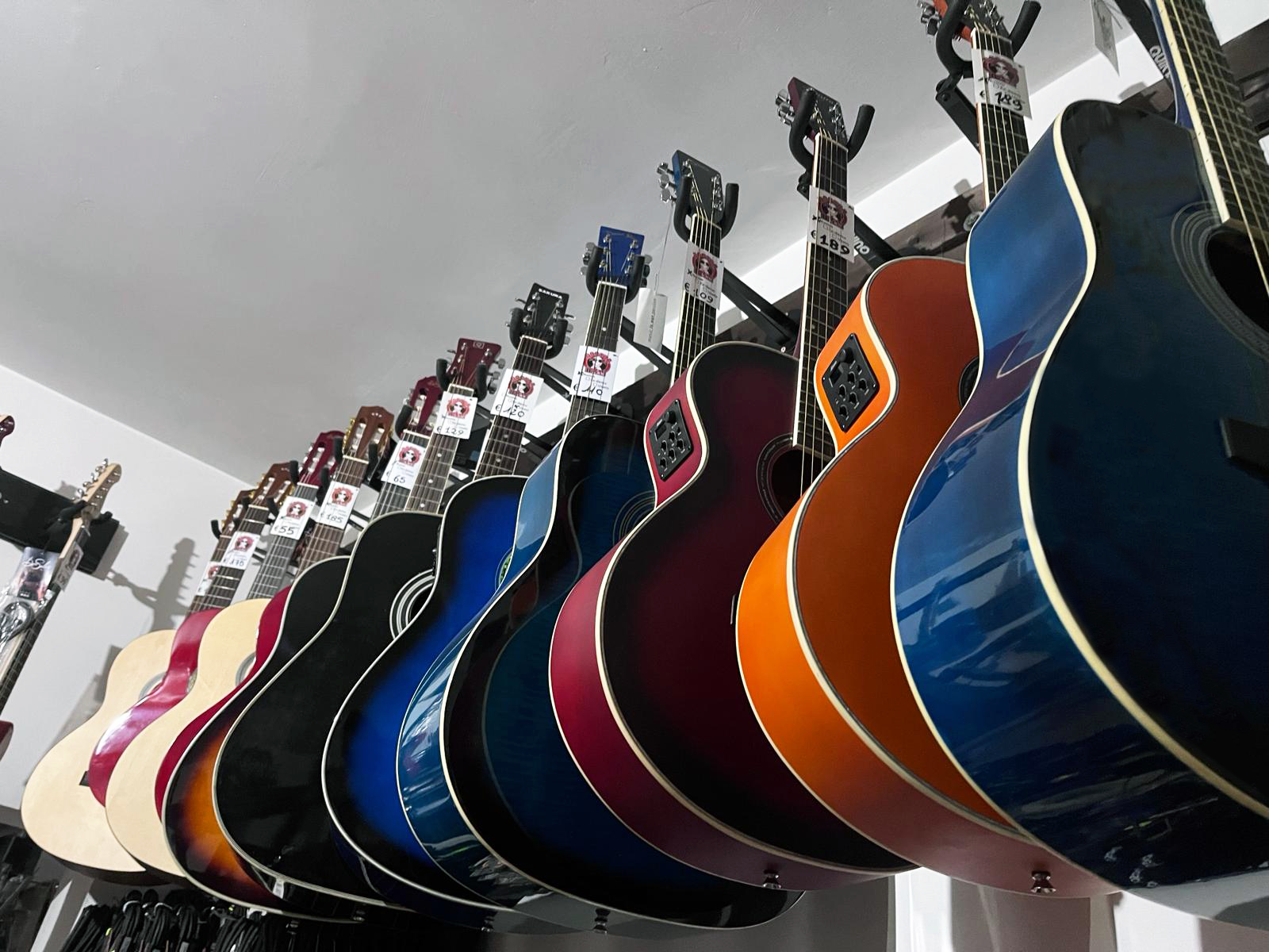 esposizione chitarre classiche doctor music lab