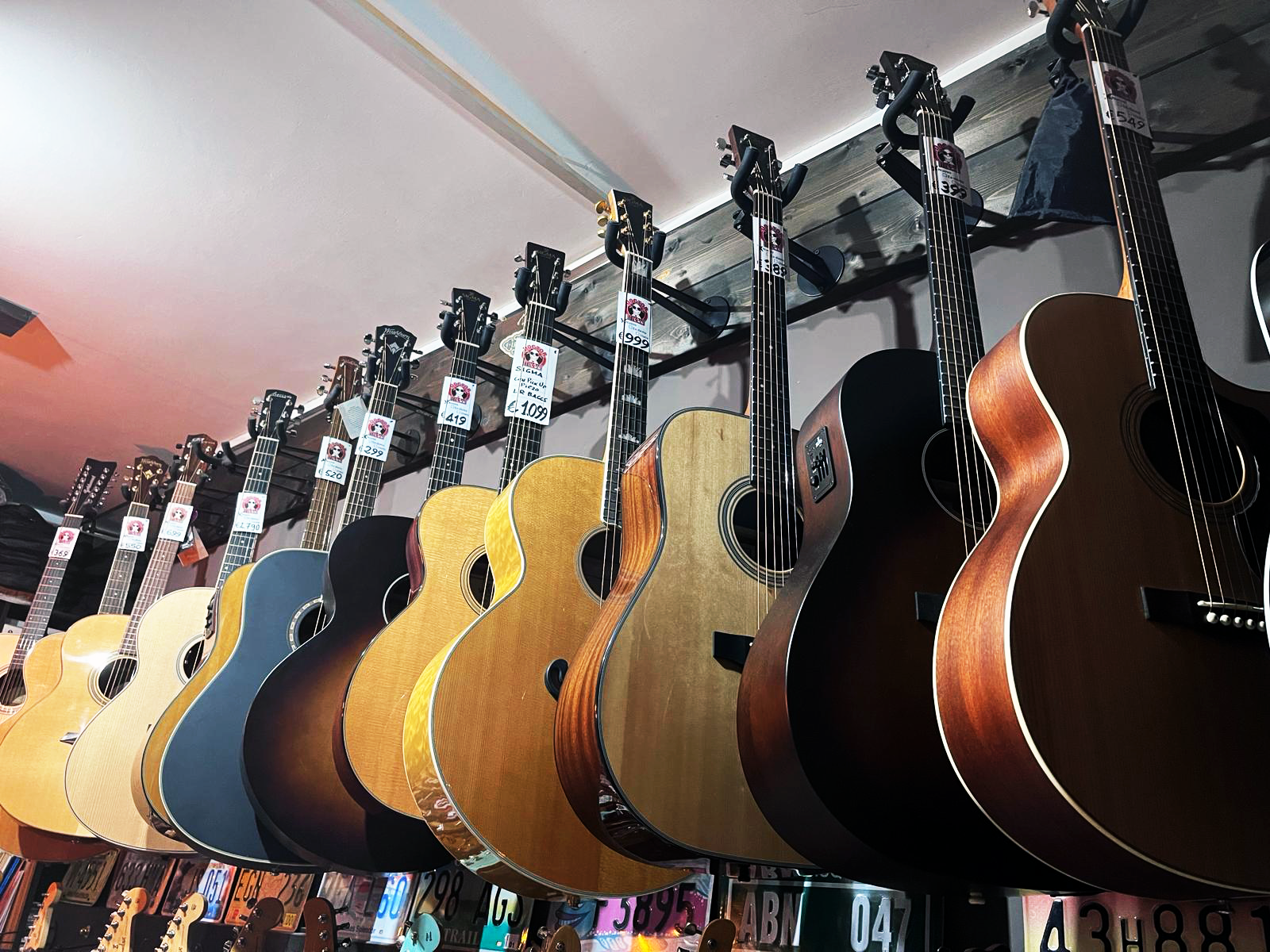 esposizione chitarre acustiche doctor music lab