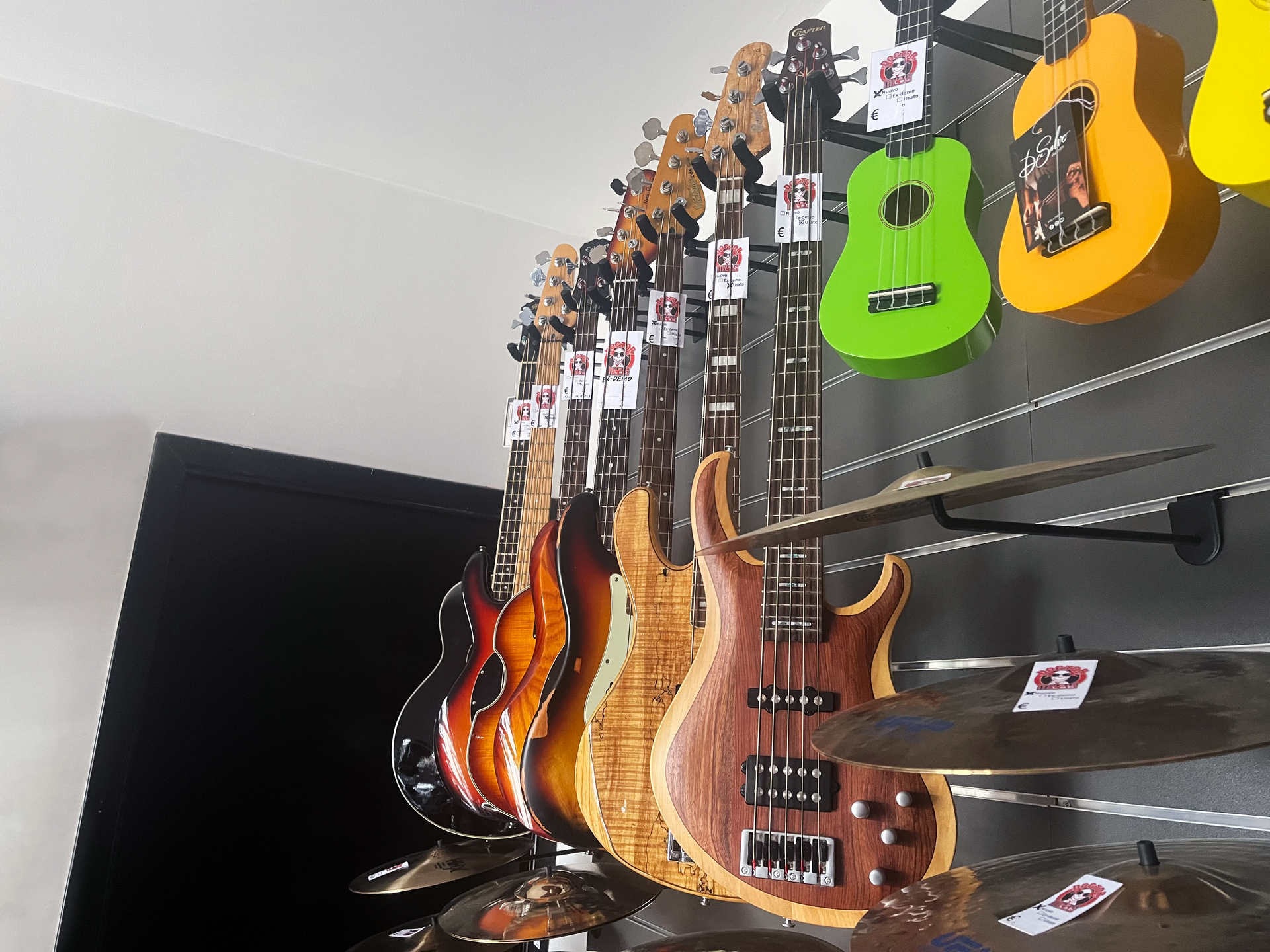 esposizione chitarre doctor music lab 1
