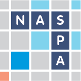 NASPA-logo: De letters N, A, S, P, A gerangschikt in een raster met blauwe en lichtblauwe vierkanten.