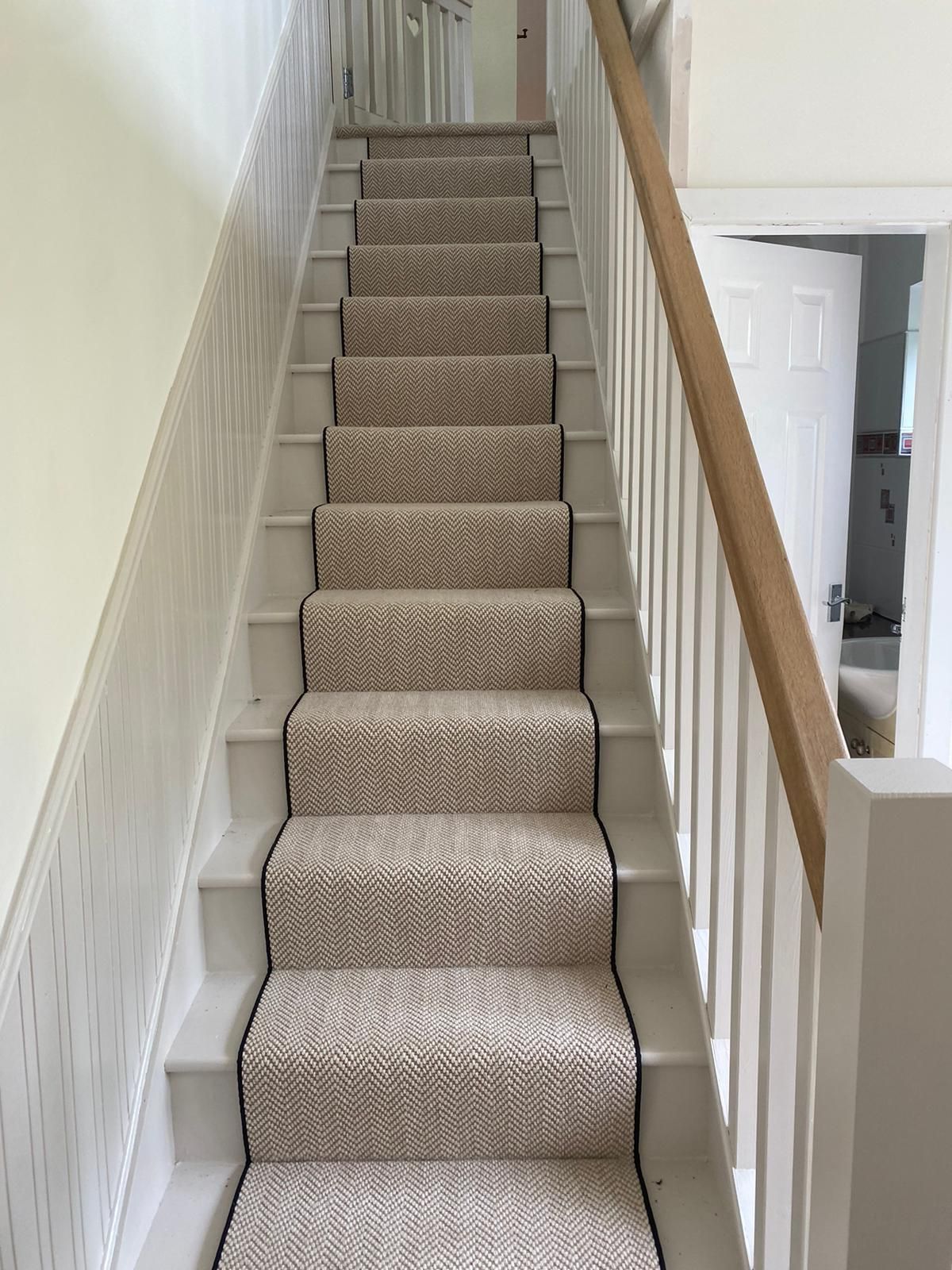 stair runner in standard tape contrasting