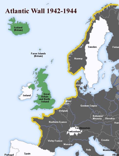 Kaart van de Atlantische Muur (1942-1944). De gele lijn geeft de omtrek van de muur langs de Europese kustlijn weer. Groot-Brittannië en IJsland zijn groen.