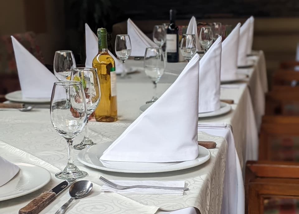 detalle mesa imperial salon de eventos terraza blue suites hotel