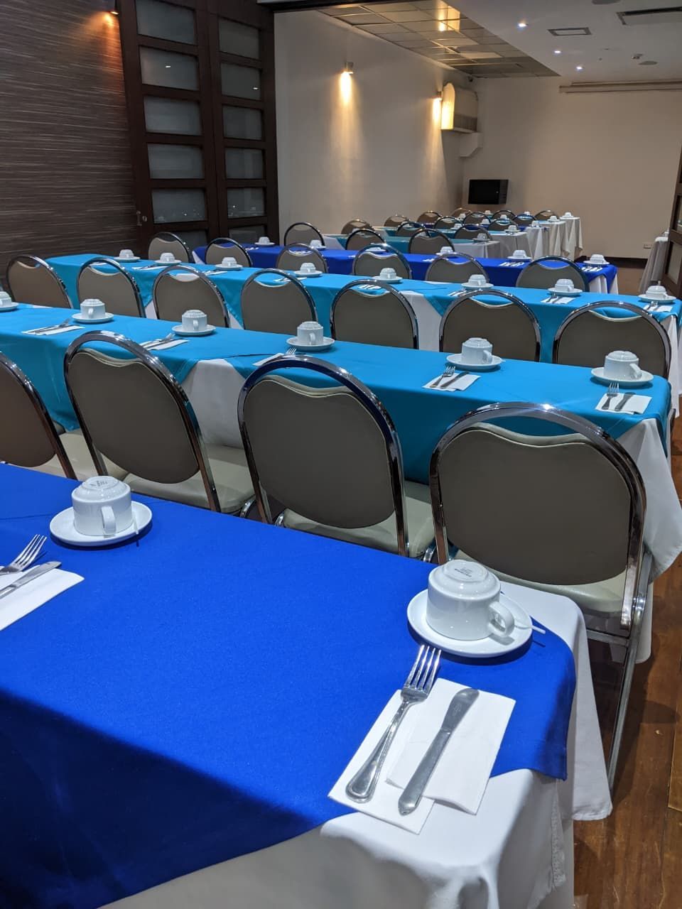 salon para 80 personas montaje en aula 