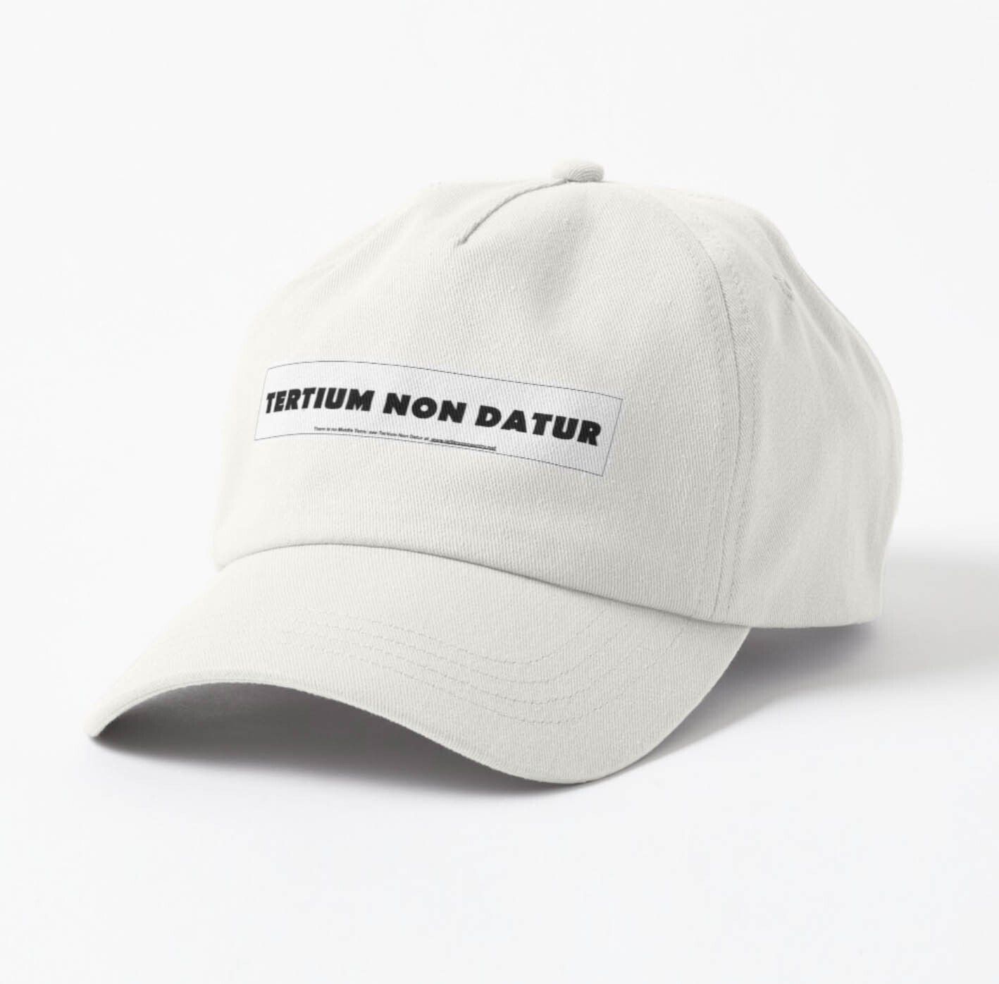 White baseball cap with the Latin phrase