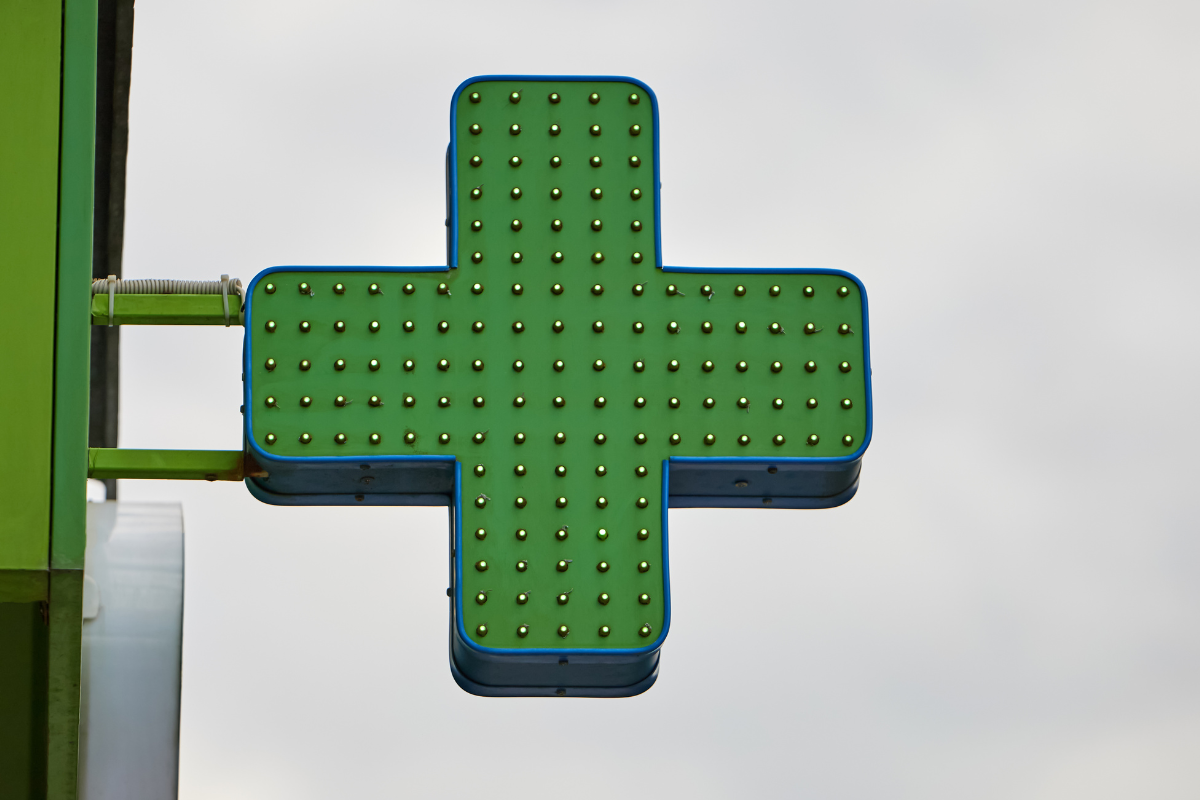 green pharmacy plus sign