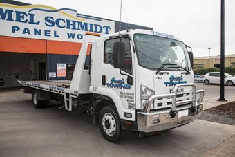 White Tow Truck — Mildura, VIC — Mel Schmidt Panel Works White Tow Truck — Mildura, VIC — Mel Schmidt Panel Works