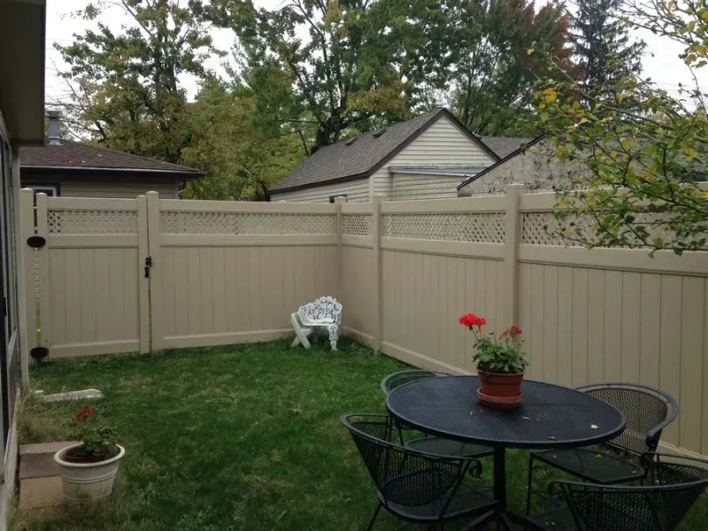 A backyard with a vinyl fence and a table and chairs in Columbus