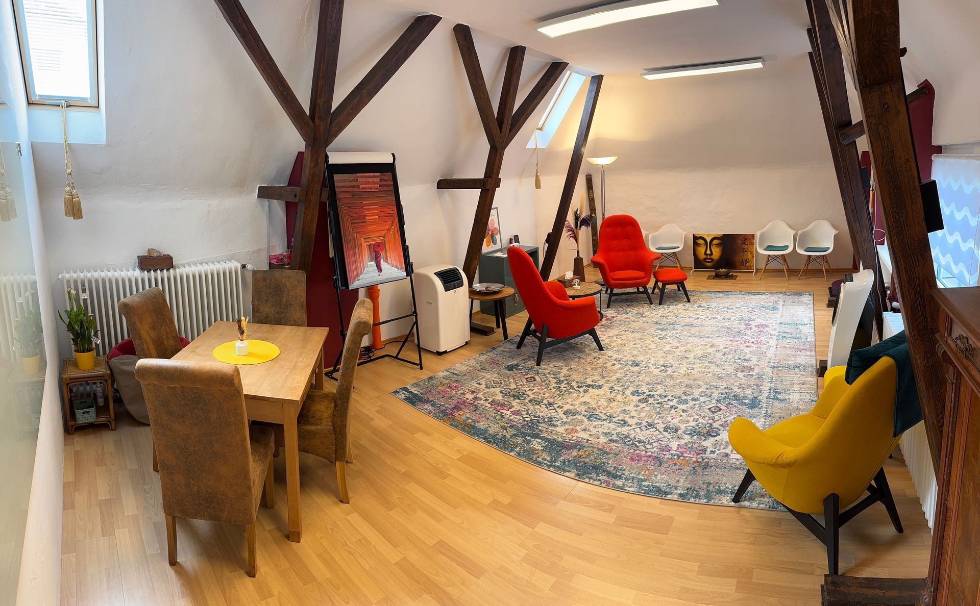Kurs-/Praxisraum für Klarheit, Ruhe und gemeinsames Arbeiten – in Essen flexibel nutzbar für Kurse, Kleingruppen und Einzeltermine, Coachingkurse, Anti-Stress