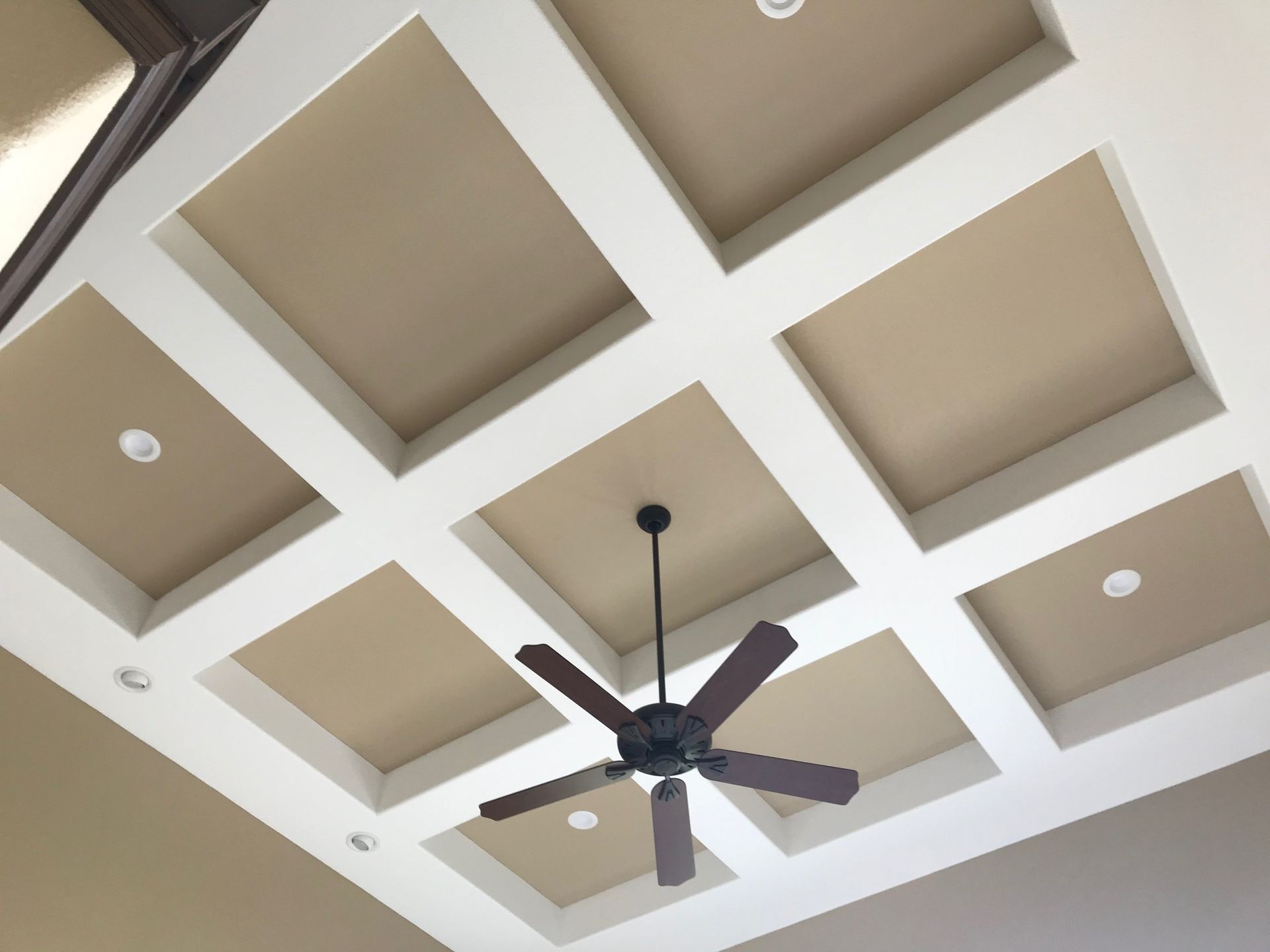 A ceiling fan is hanging from the ceiling of a room