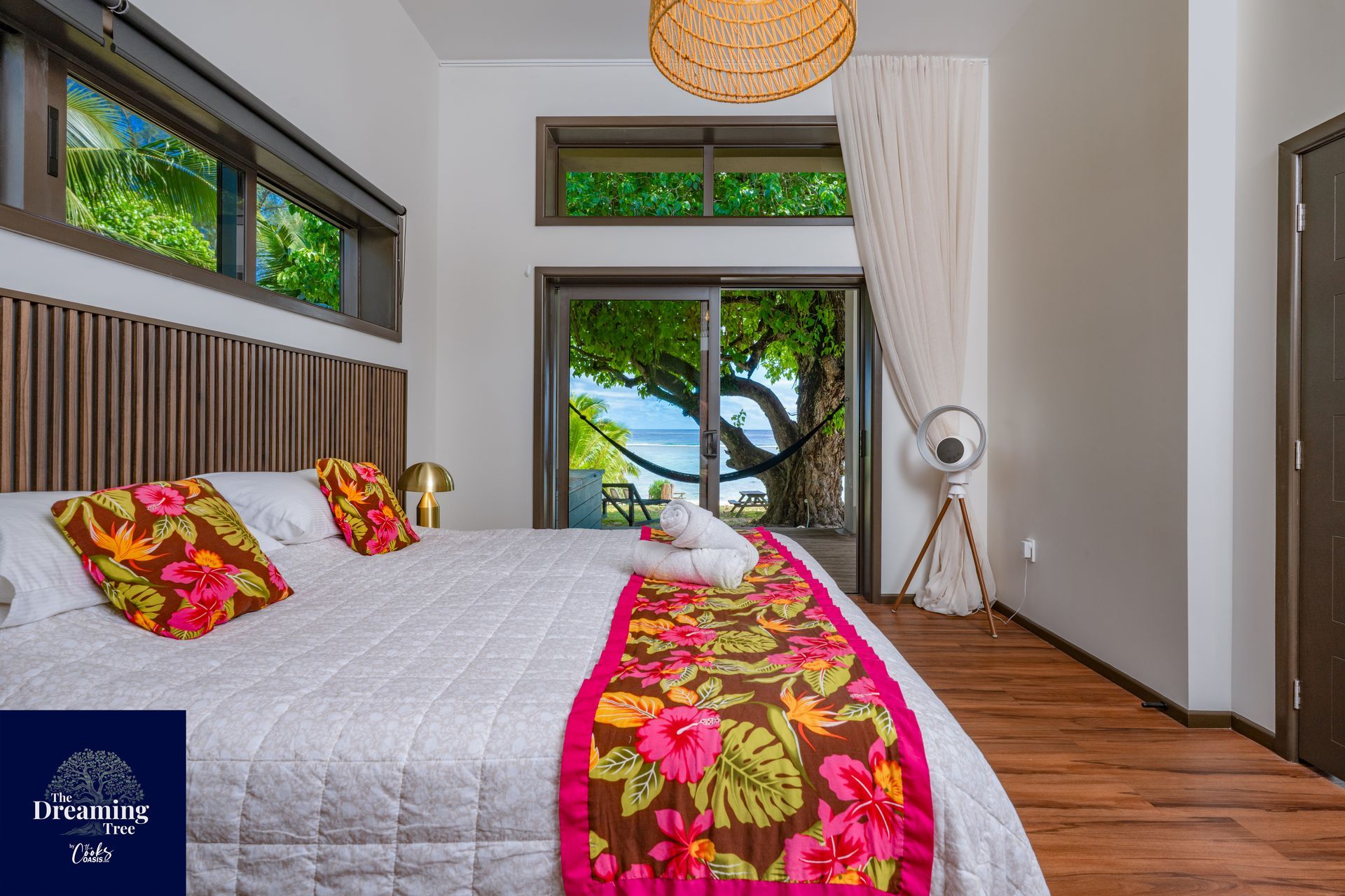 Bedroom Dreaming Tree