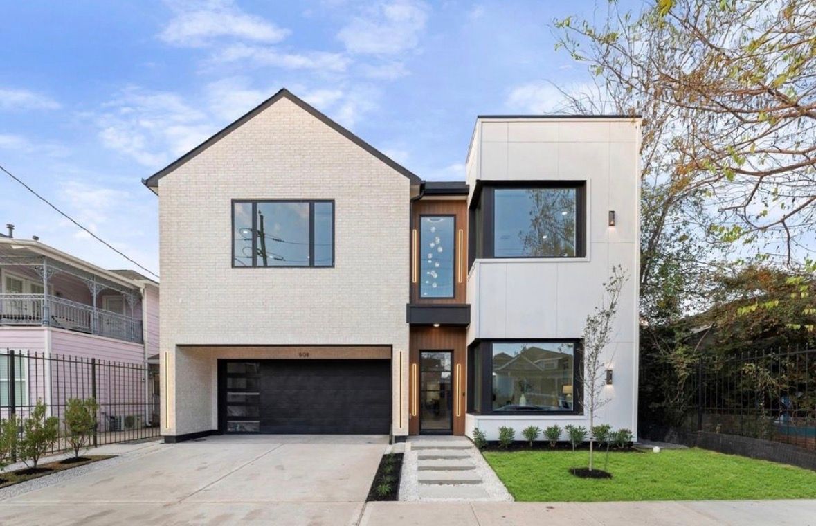 Luxury single family home in Montrose Houston by Niche Homes with modern transitional design