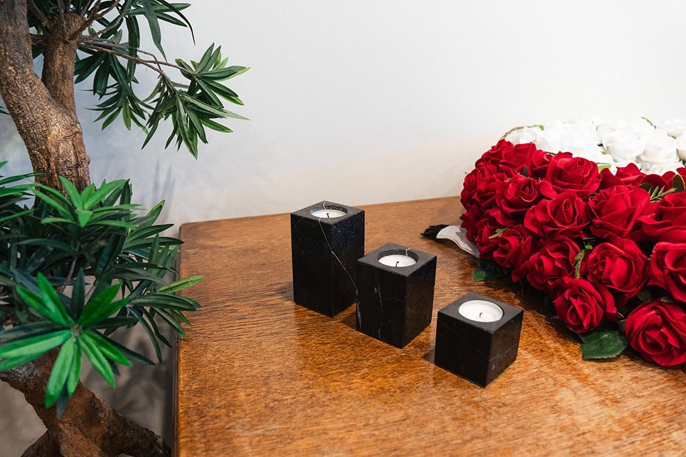 Urne Blumenschmuck