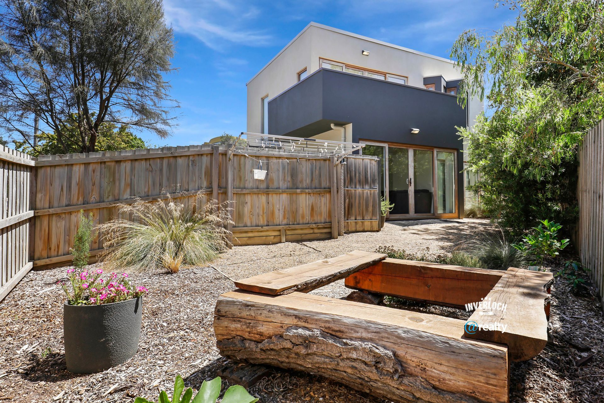 There is a fire pit in the backyard of a house.