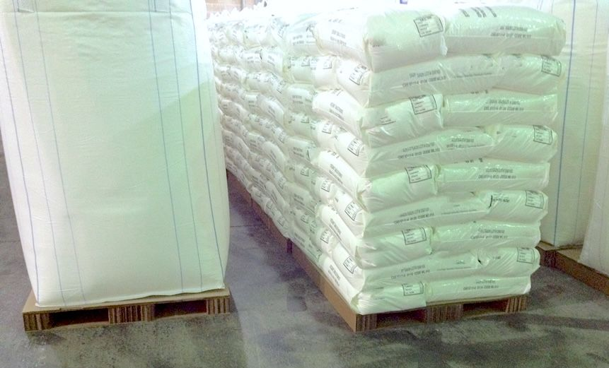 Bulk bag and super sacks loaded on a corrugated pallet