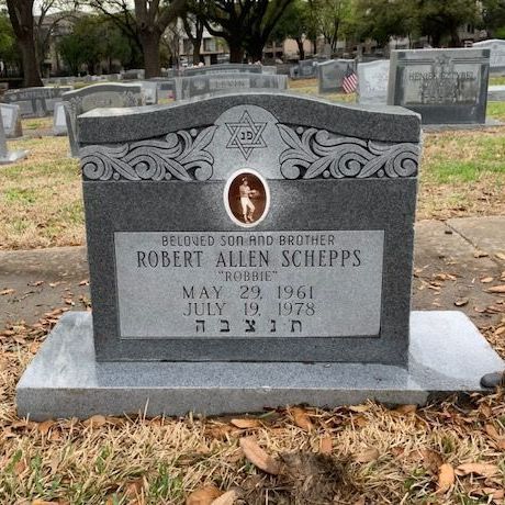 Headstone for Robert Allen Schepps: gray stone with Star of David, photo, dates 1961-1978.