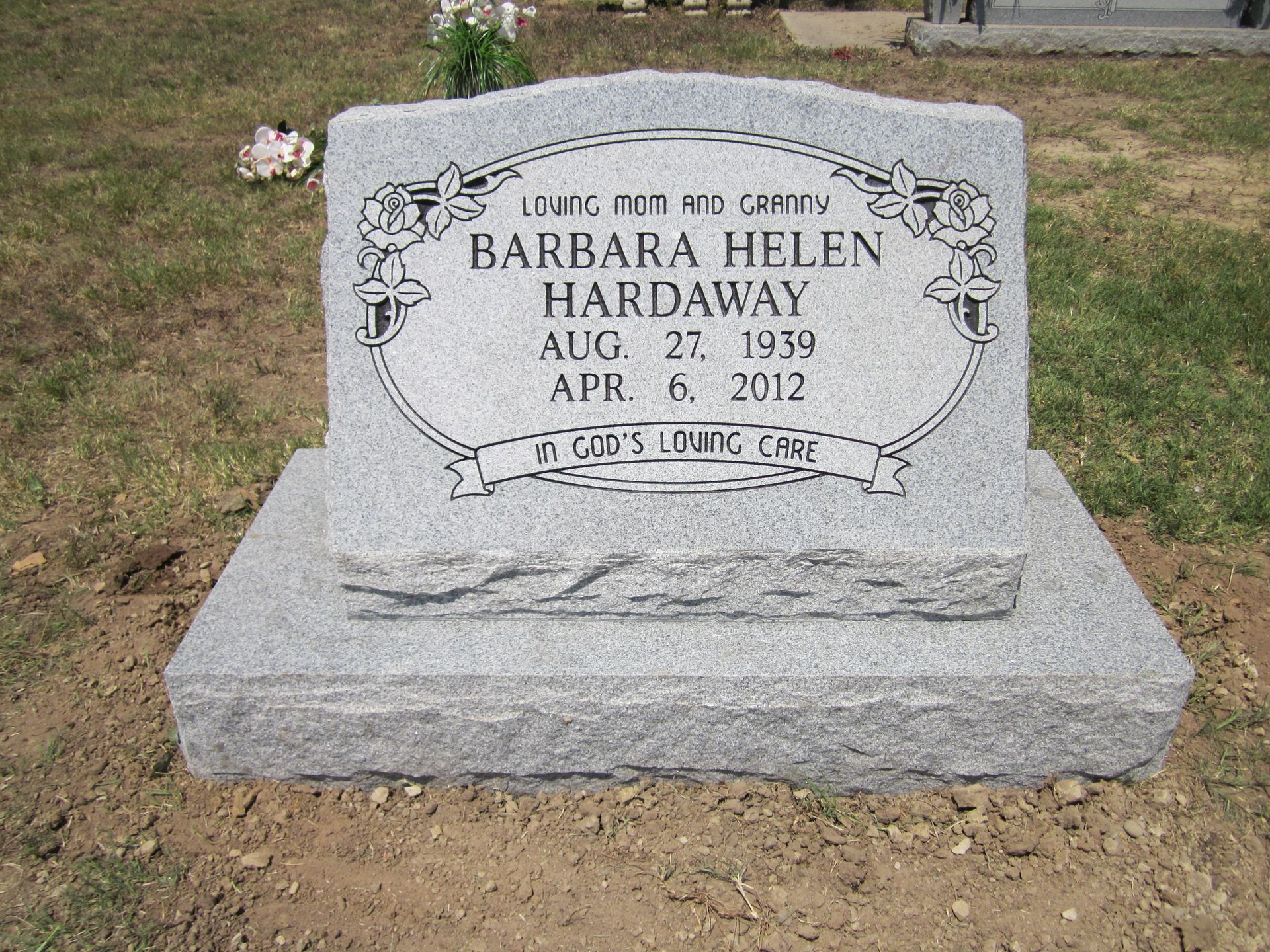 Gray headstone with text:
