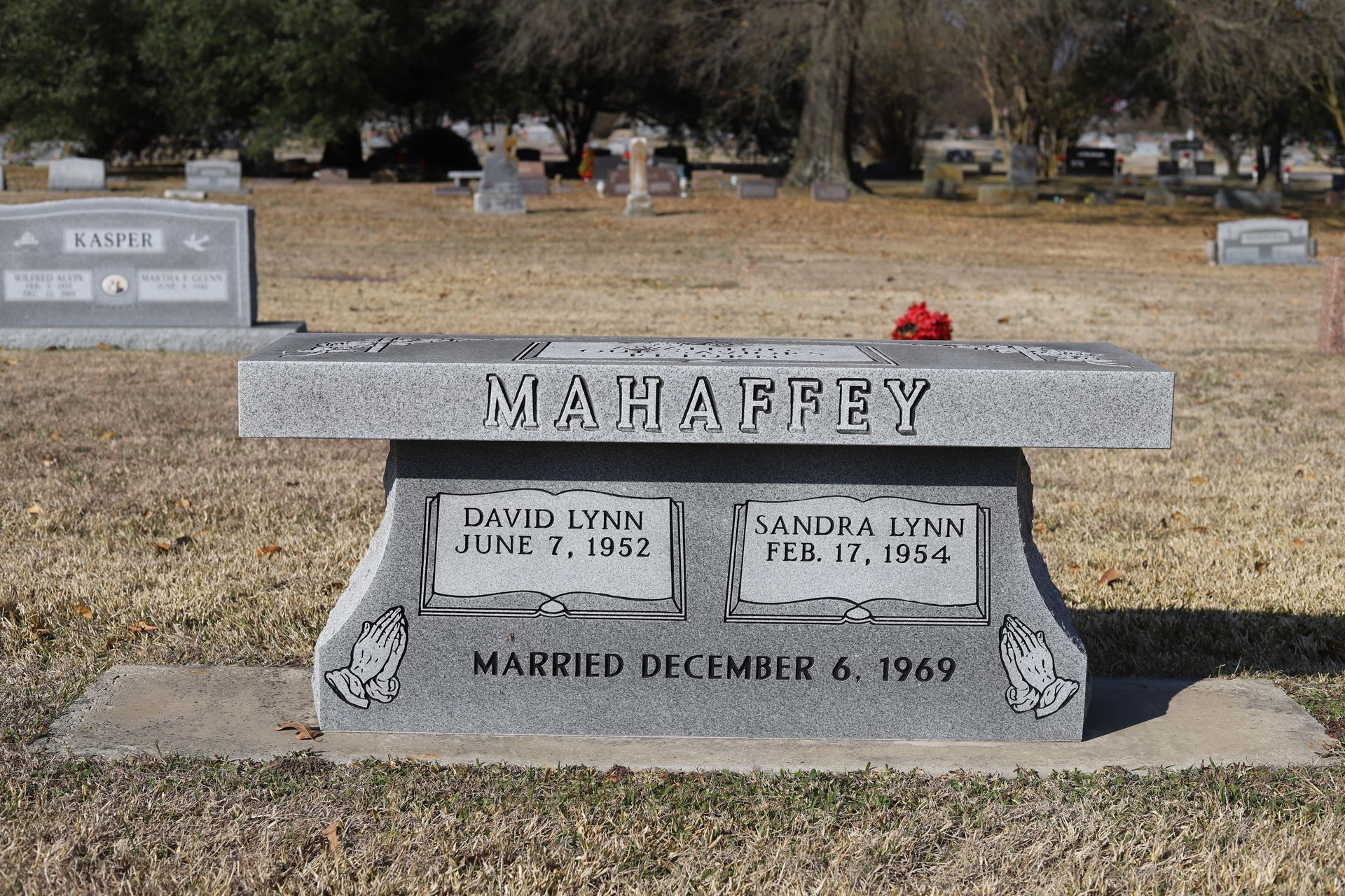 Gravestone with the name MAHFFEY, including names and dates for David Lynn and Sandra Lynn, in a grassy cemetery.