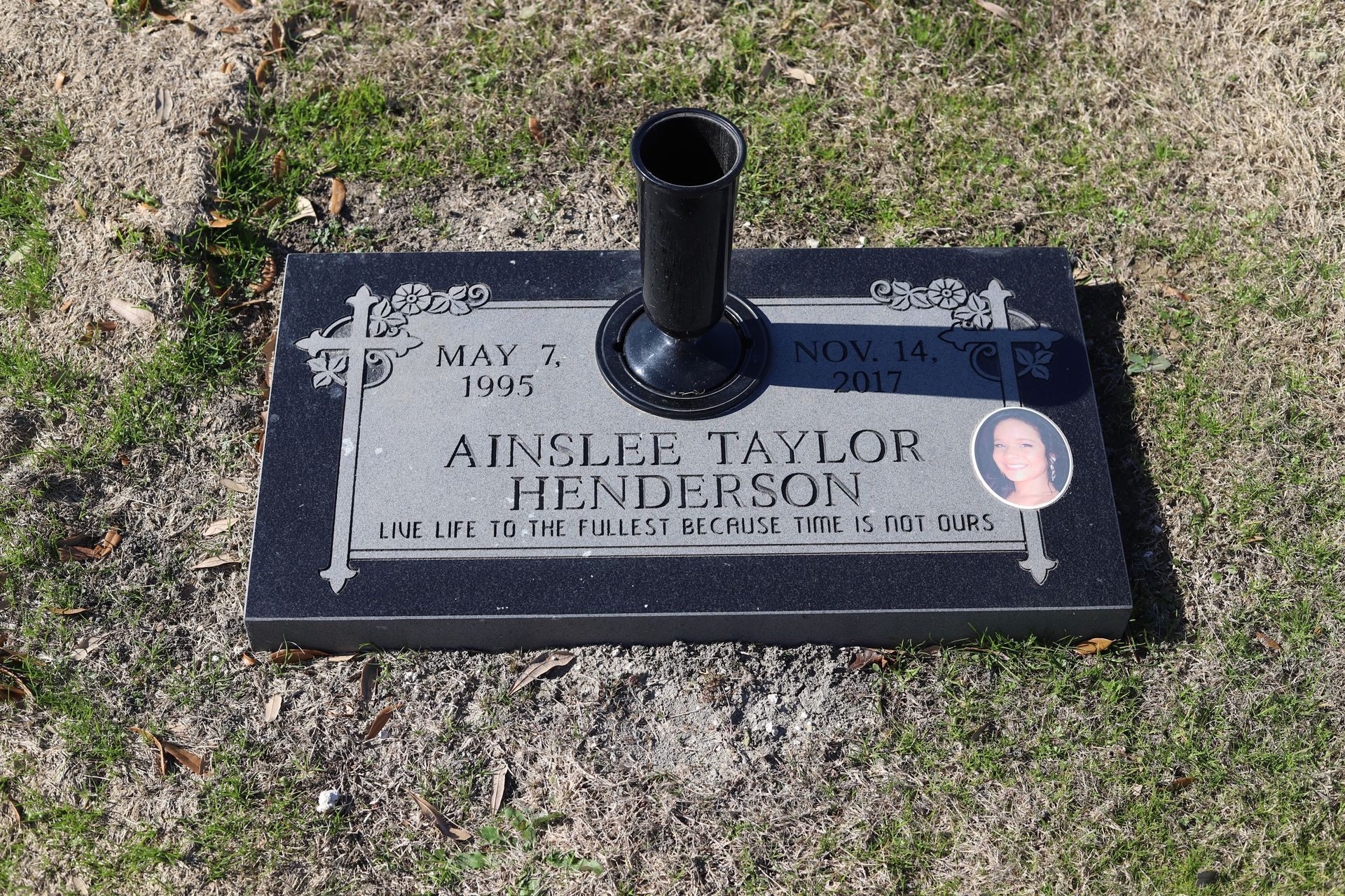 Grave of Ainslee Taylor Henderson with photo, dates May 2, 1995 to July 6, 2013, black granite, with vase.