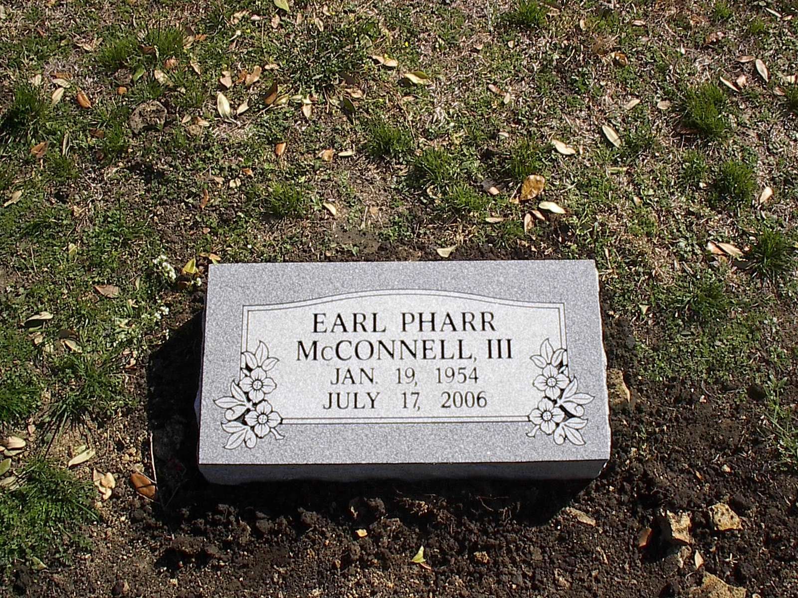 Gray headstone with the name Earl Pharr McConnell, III, birth date January 19, 1954, and death date July 17, 2006.