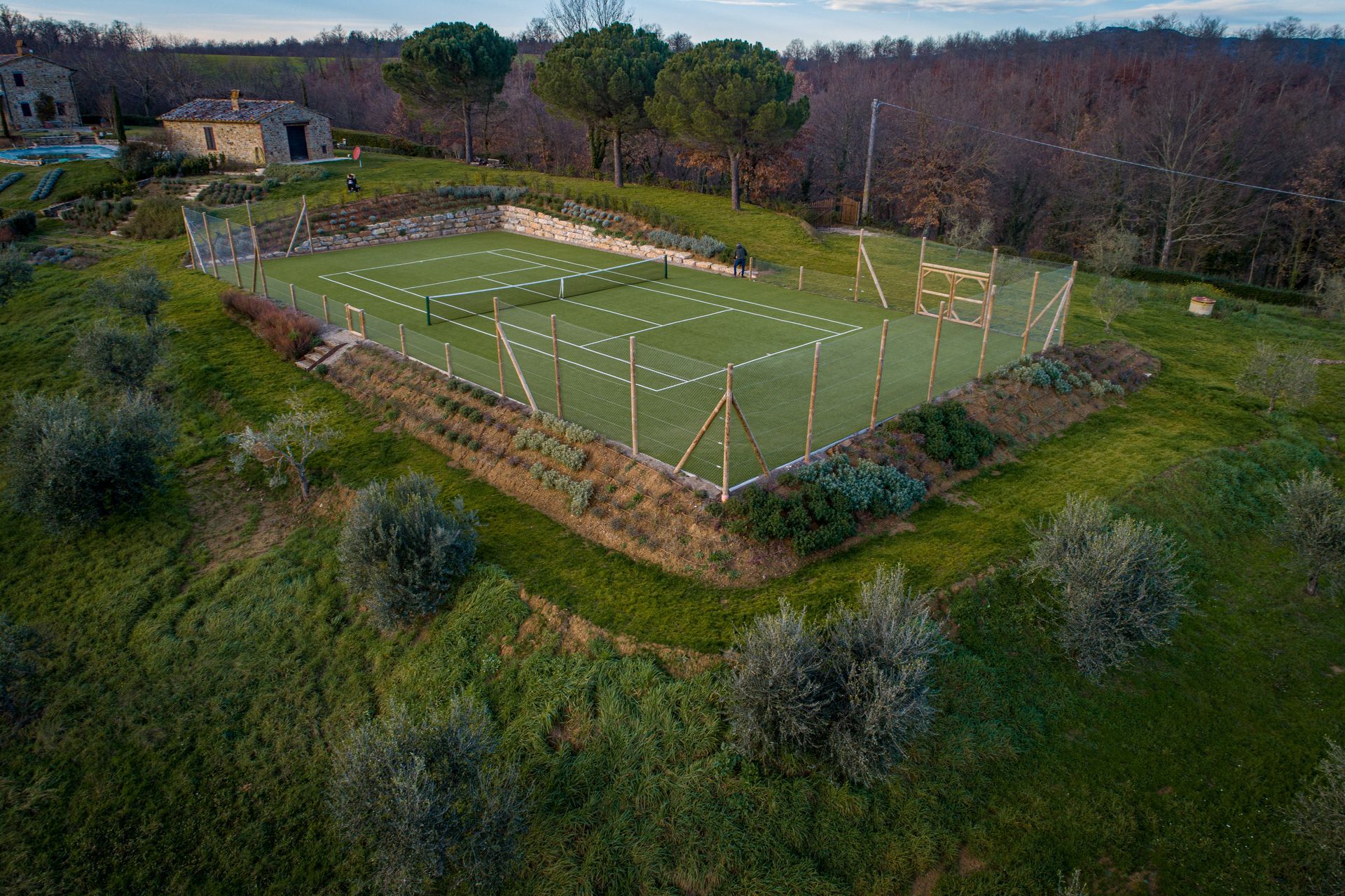 campo da tennis in erba sintetica