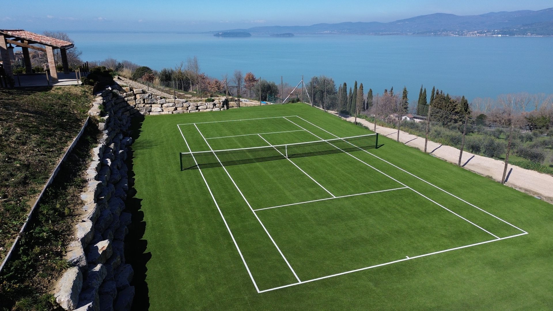 campo da tennis in erba sintetica