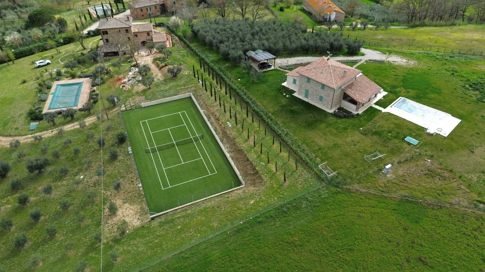 campo da tennis in erba sintetica