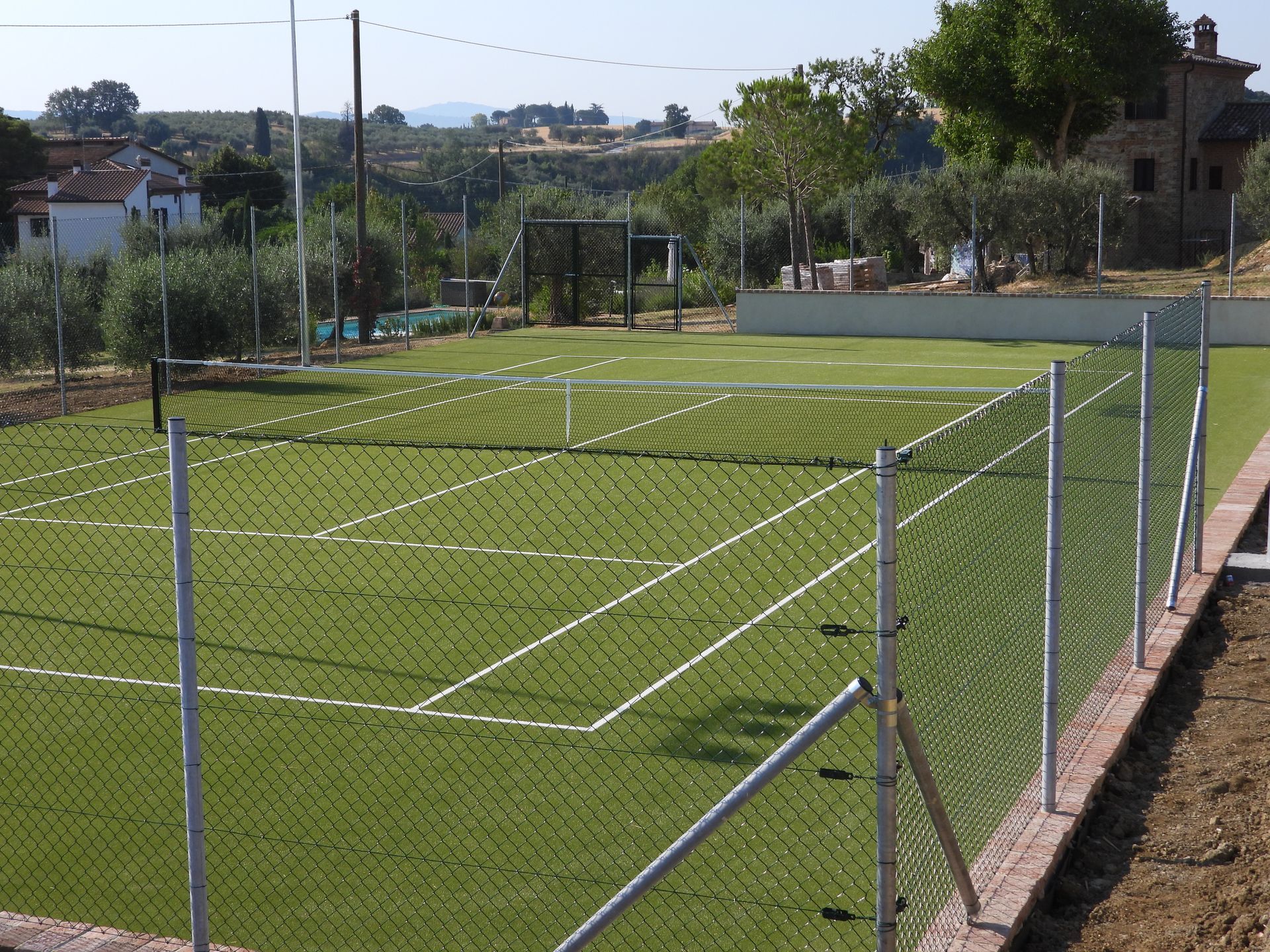 campo da tennis in erba sintetica