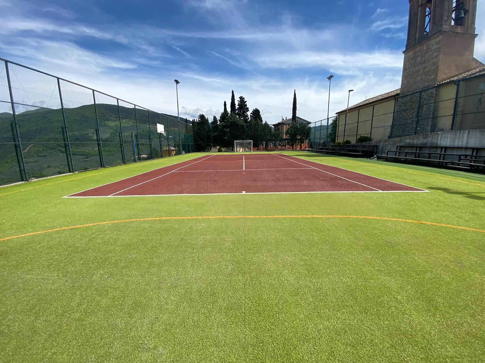 campo da tennis multi-colore
